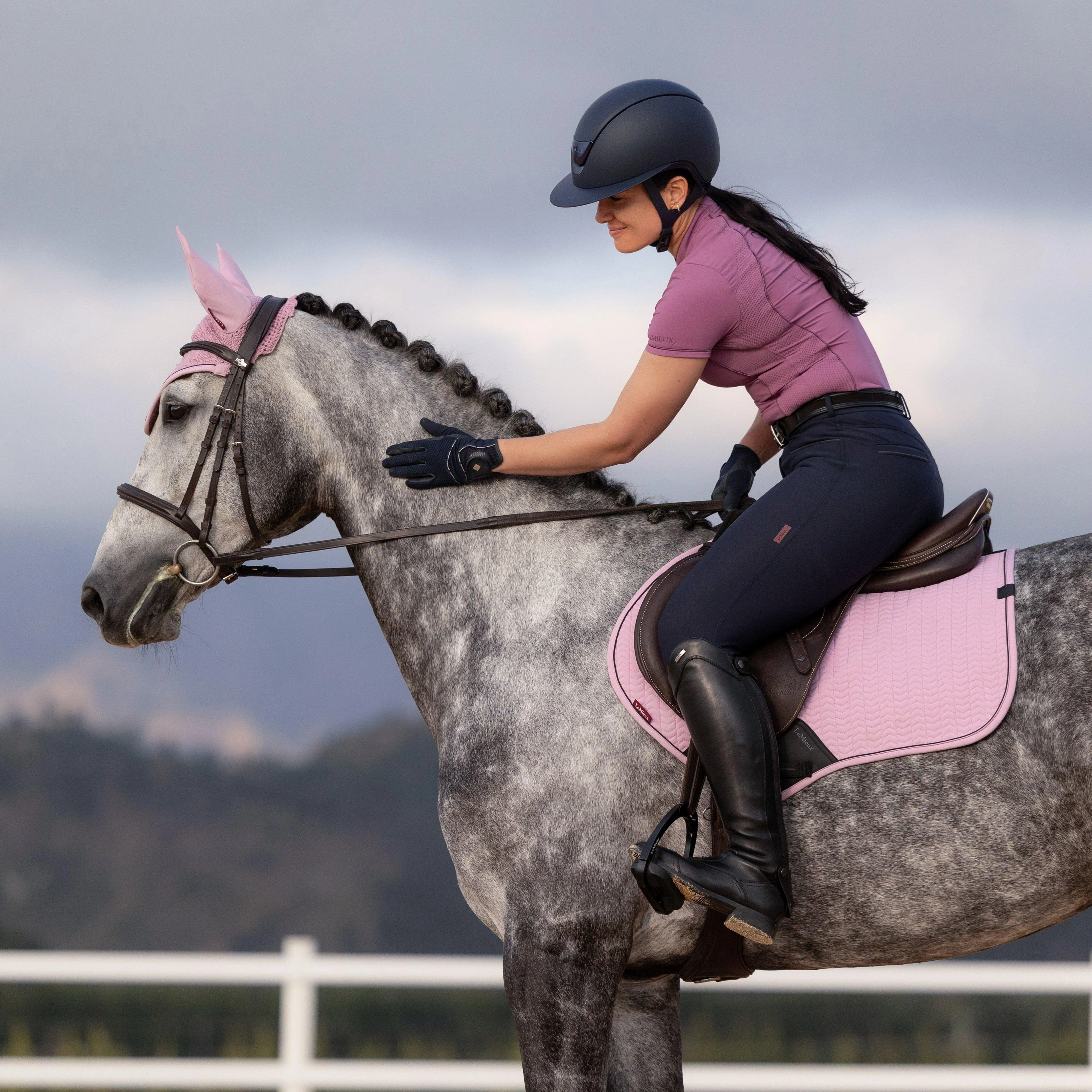 Essence Close Contact Square Saddle Pad Fondant - Image 5